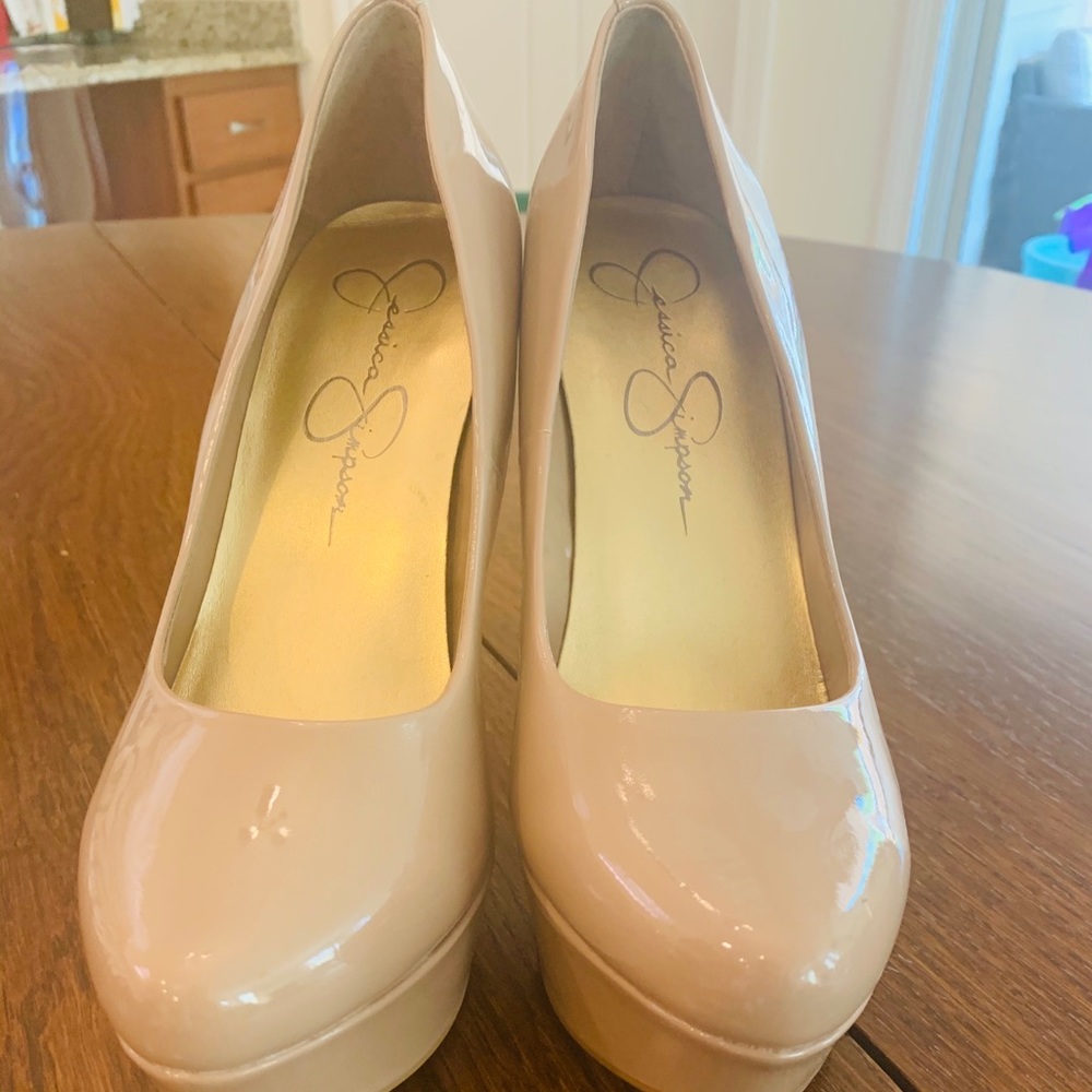 Nude patent Jessica Simpson Pumps 7.5